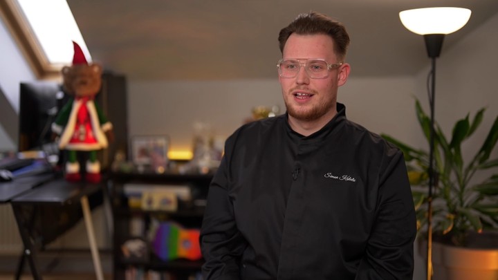 Bez servítky, Šimon